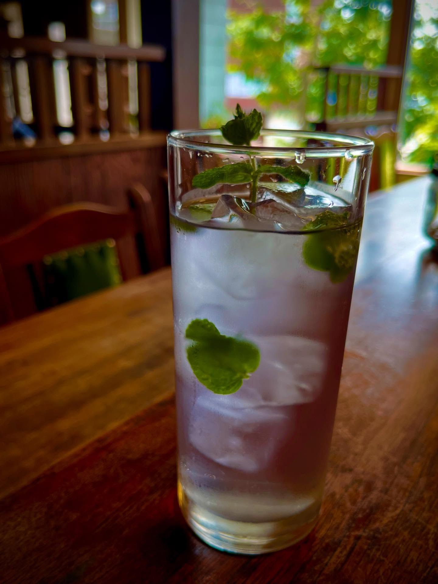🟢from Café de Riche

「 Re-Riche 」

コーヒー️専門店が作るからこそ美味しい
暑い暑い夏の新メニュー③

【夏季限定】
🥤グレープフルーツミント ハーブティー
＜アイス＞
750円

本格的な夏の到来
爽やかな味と香り、青の色合いも涼やかに
スッキリとした飲み心地で
気分をリフレッシュ❣️

とでも美味しいです❣️❣️
ぜひ賞味下さい